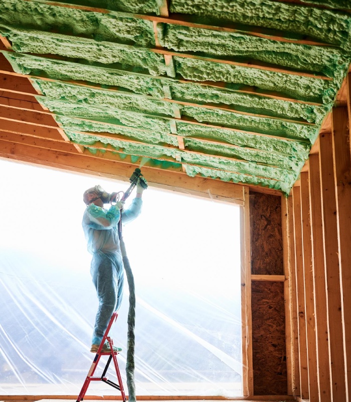 Isolation thermique par l’extérieur avec projection de mousse isolante sur structure bois